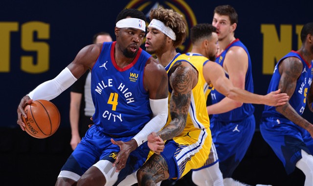  勇士惨败掘金，库里空砍四十分  