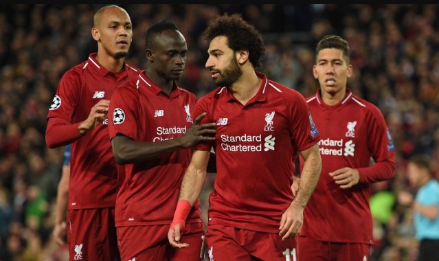  曼联队长挺身而出，绝杀进球点燃老特拉福德激情